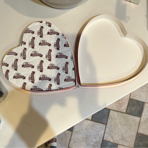 VTG DeMETs TURTLE VALENTINE STRIPE HEART CHOCOLATE BOX 10.75” RED GIFT ROMANTIC - Picture 8 of 8